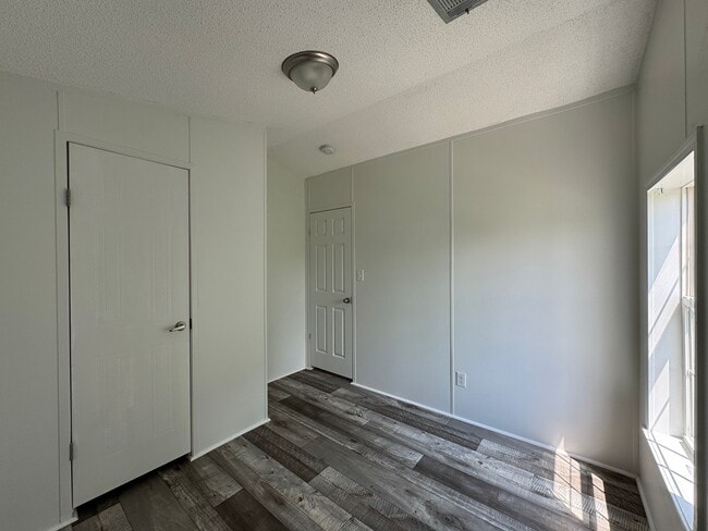 Building Photo - 16206 Wood Dr