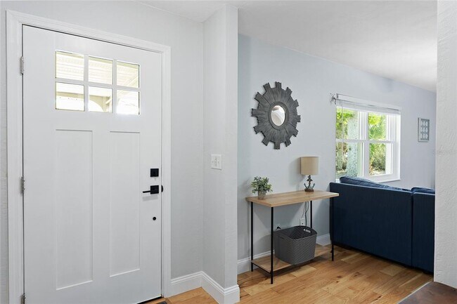 Photo - 909 Bentwood Ln