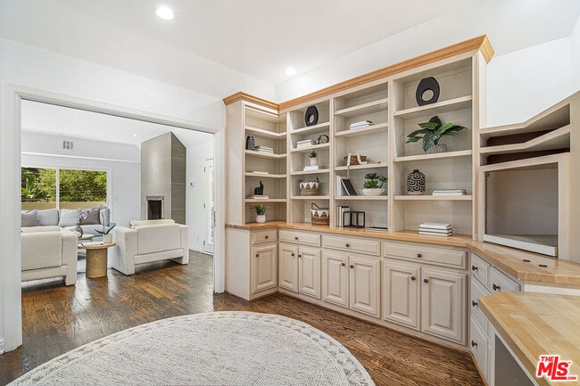 Photo - 8155 Willow Glen Rd