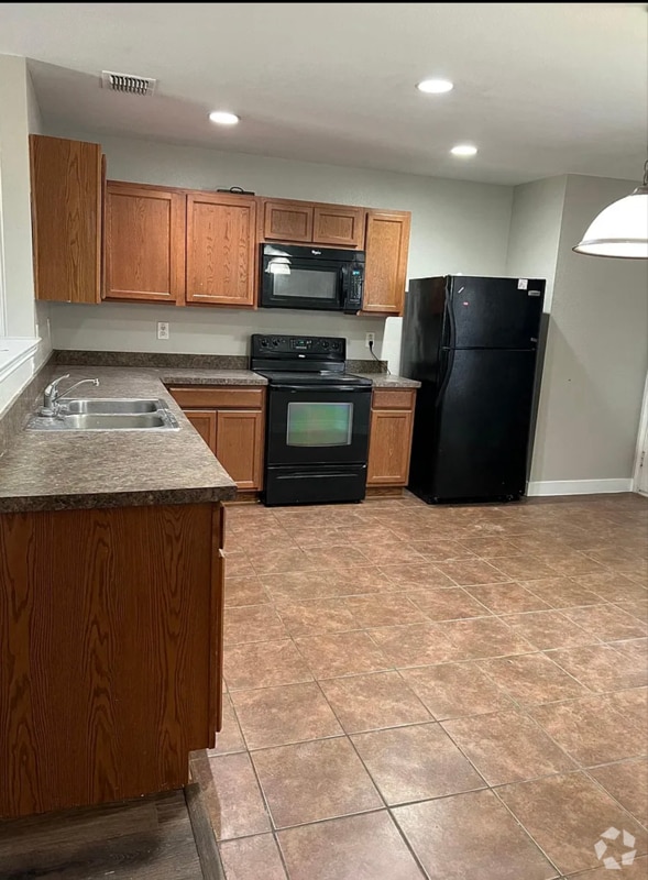 Building Photo - 1821 Trego Dr Rental