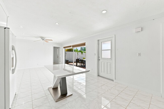 Photo - 126 West Ct