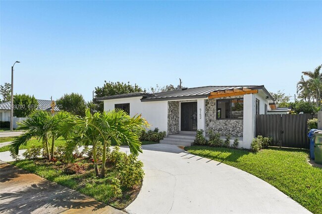 Building Photo - 5152 SW 6th St