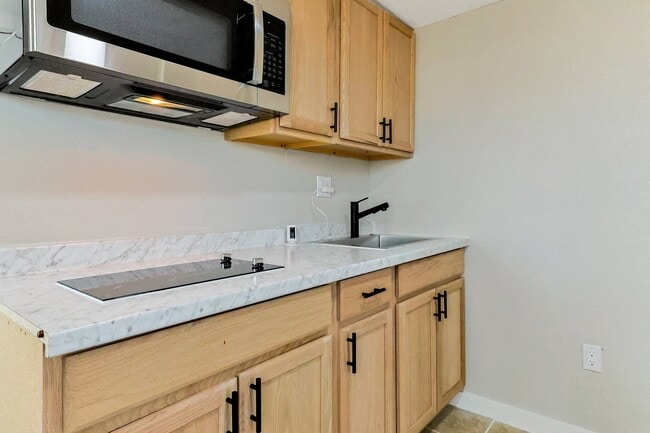 Building Photo - 416 W 9th St Unit #2 Rental