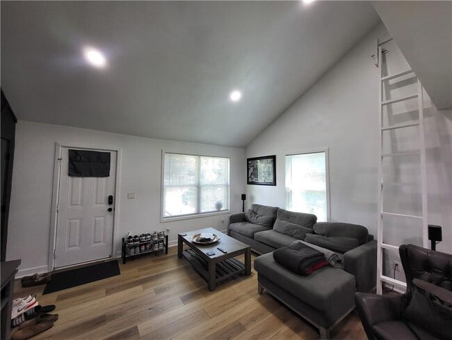 Photo - 2107 Pinehurst Dr