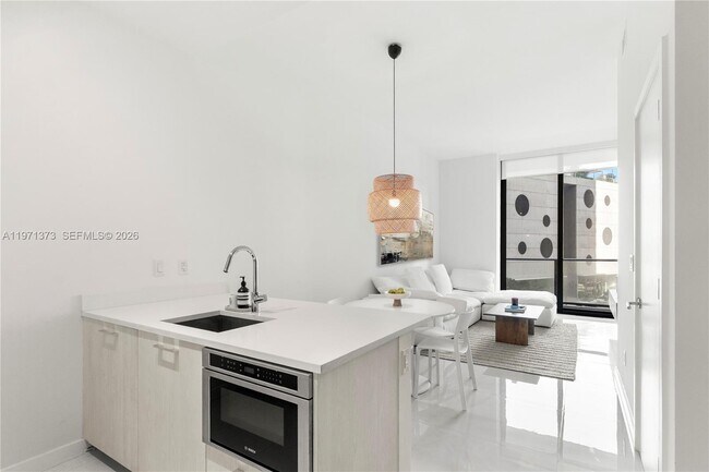 Building Photo - 501 NE 31st St Unit 203