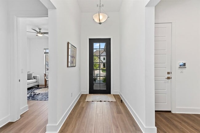 Photo - 523 Hallwood Dr