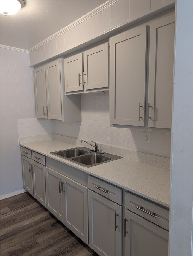 Building Photo - 1311 1/2 21st St Unit 2