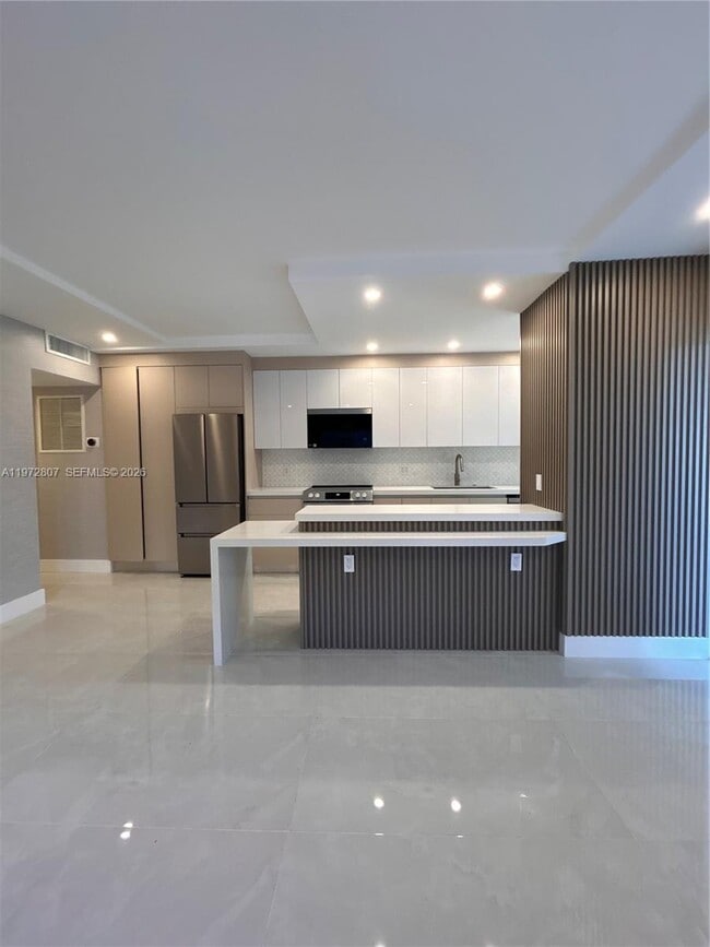 Photo - 2430 NE 135th St Unit 201