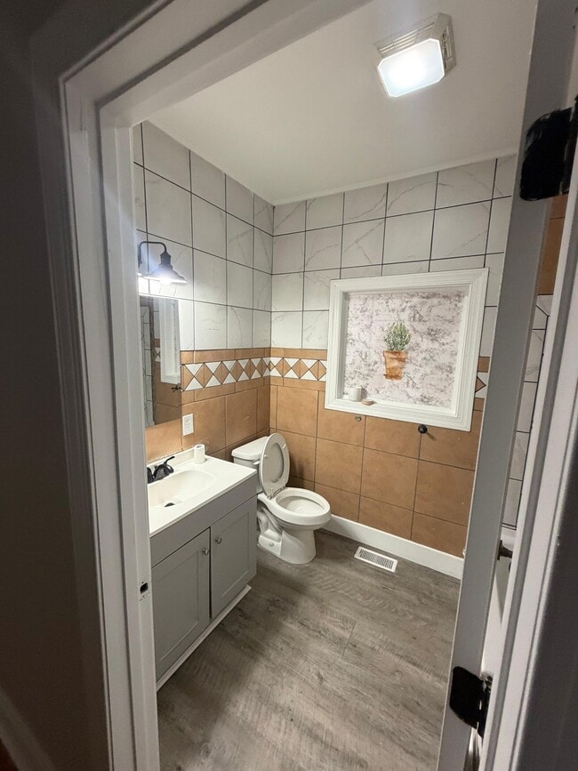 Photo - 243 Spring St SW