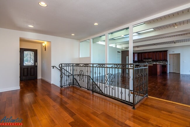 Photo - Stunning & Spacious Home | Panoramic Views