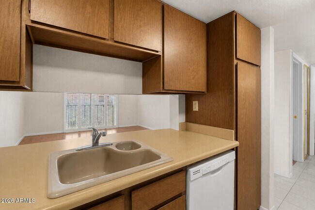 Photo - 3033 E Devonshire Ave Unidad 3015