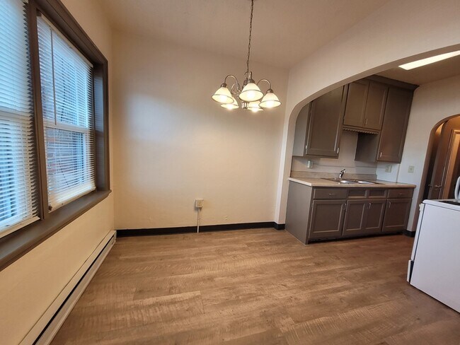 Photo - 414 Dousman St Unit 4