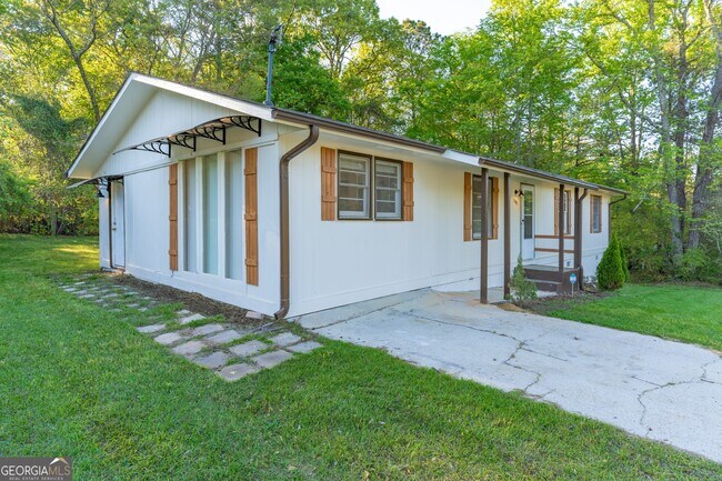Photo - 2290 Pinetree Ln NE