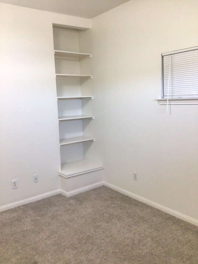 LARGE HOME OFFICE/BUILT IN SHELFS