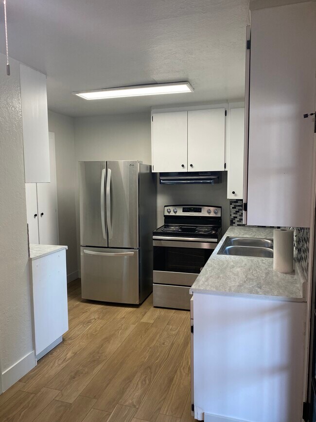 Photo - 1211 E Lansing Way