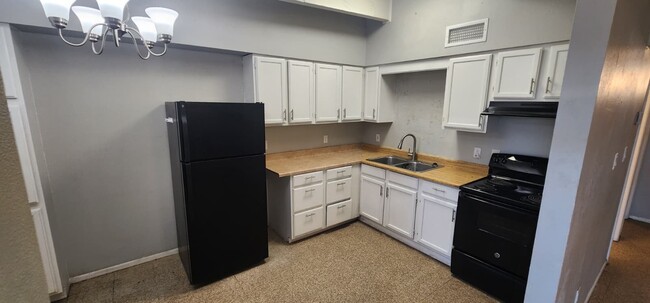 50 N Casa Grande Ave Unit 2