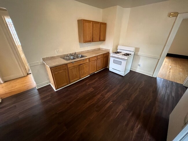Photo - 621 E Locust St Unit Upper