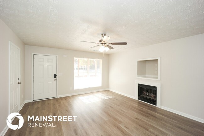 Photo - 1479 Steam Engine Way NE