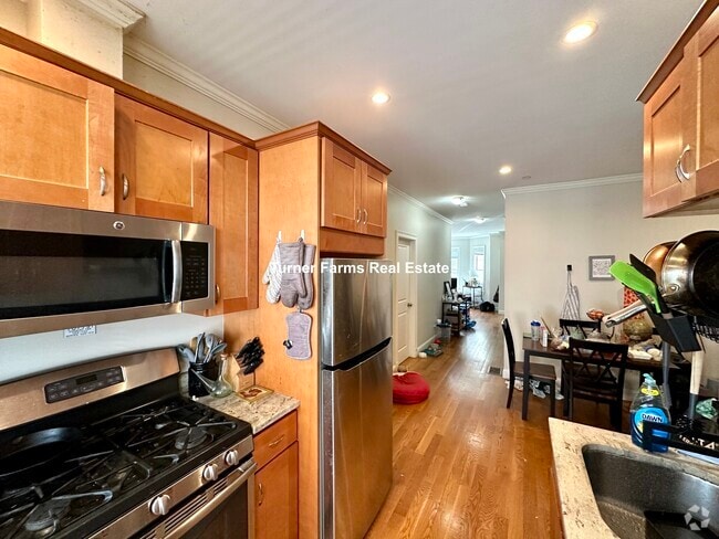 Building Photo - 10 Marney St Unit 1 Marney  1 Rental