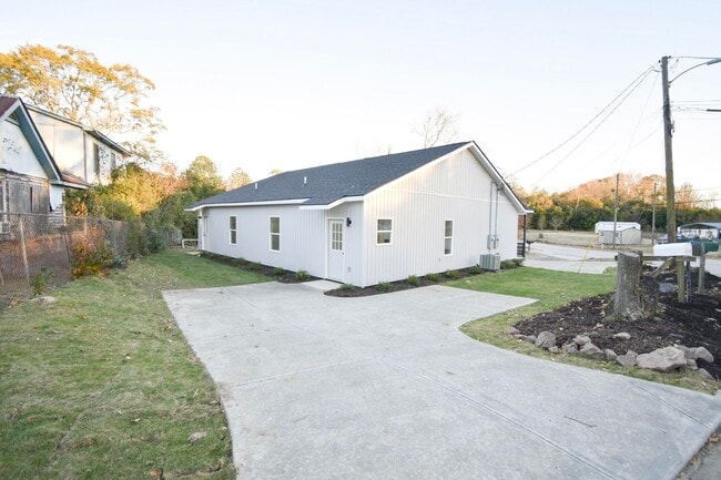 Photo - ~2122 Circular Drive Unit A