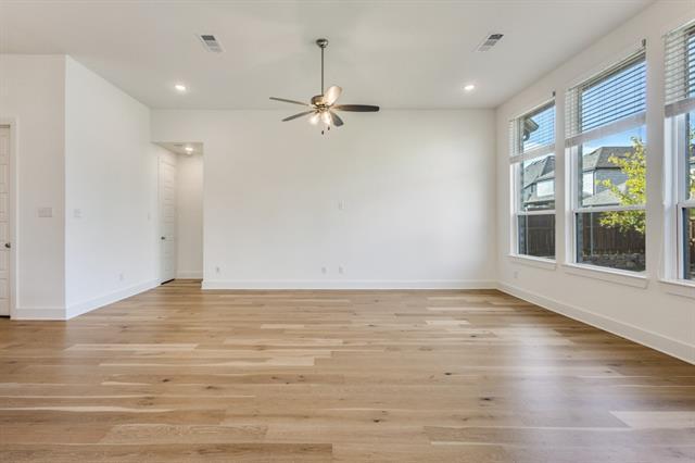 Photo - 1704 Hydrangea Ln