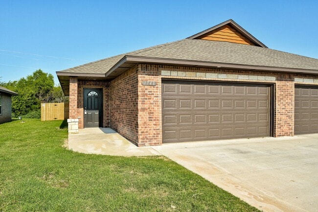 Photo - Charming Duplex in El Reno!