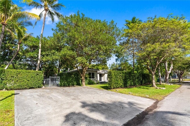 Photo - 251 NE 44th St