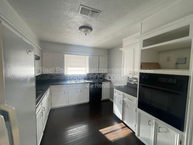 Photo - 3808 32nd St