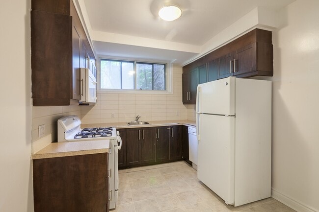 Building Photo - 4505 Dupuis Avenue Unit 26