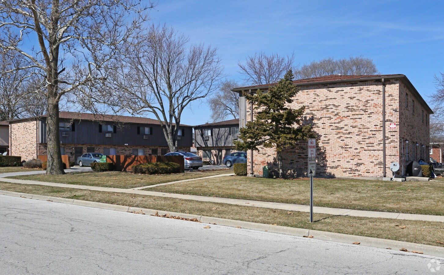 Photo - 2035 Best Pl Apartments