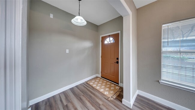 Photo - 8214 Peekskill Ln