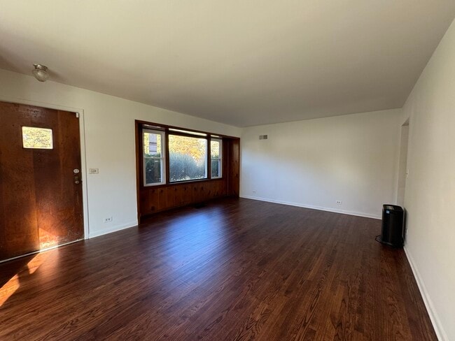 Photo - 29W211 Calumet Ave E