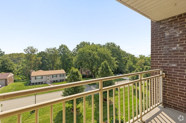1BR, 1BA - 900SF - Balcony