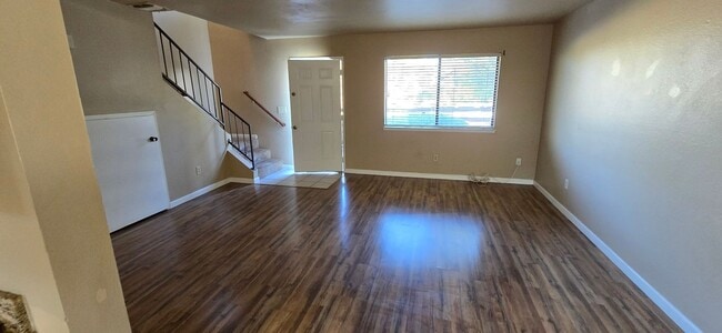 Building Photo - 2-bedroom 1 bath condo