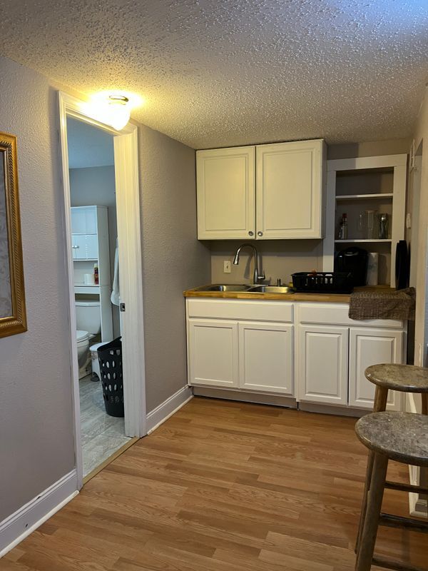 Photo - 2052 Navaho Ave