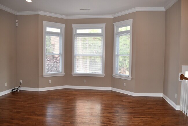 Photo - 2105 Herrick Ave