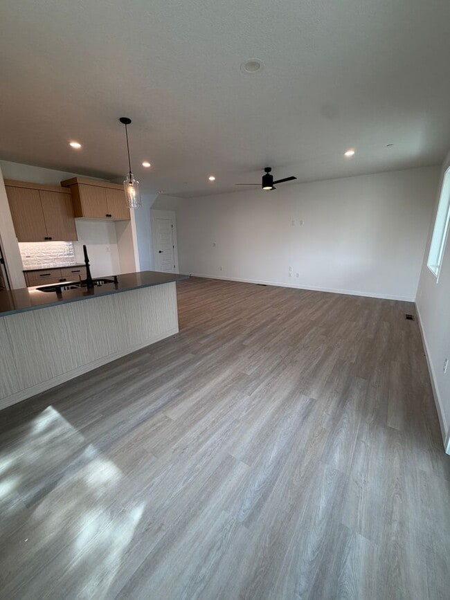 Photo - 6398 Melby Way NE