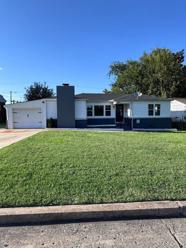 Building Photo - Mayo Meadow 3 Bed 1.5 Bath Cutie! Fully Up... Rental