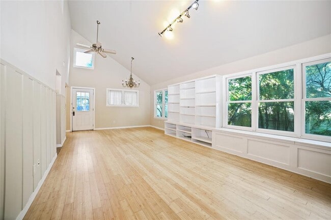 Photo - 2716 E 22nd St