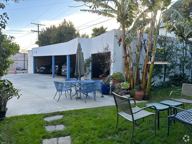 Building Photo - 1057 Masselin Ave Unit 1057 Rental