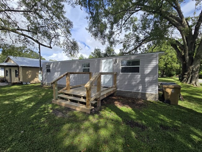 Building Photo - 4425 Bryan Ave