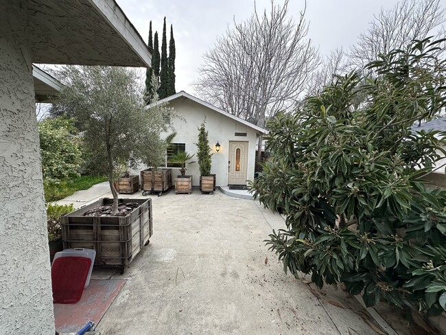 Building Photo - 7713 Owensmouth Ave Unit 7713 Owensmouth Ave.