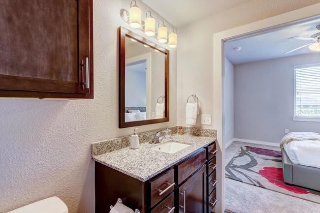 Building Photo - 1 bedroom in Houston TX 77065 Unit # 53 Rental