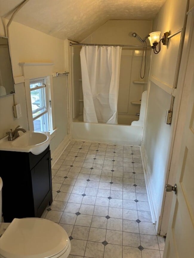 Photo - 834 Oakhill St SE Unit 2