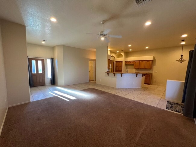Photo - 4 BED POOL HOME!
