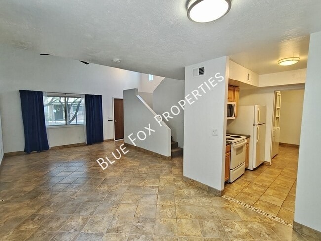 Photo - 880 E Peppergrass Ln