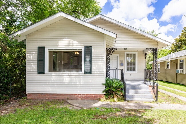 Building Photo - 828 Florence St Rental