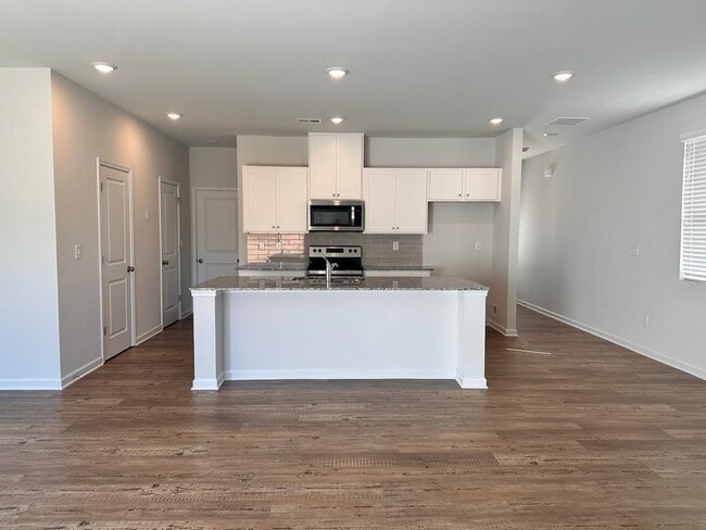 Photo - 121 Founders Dr