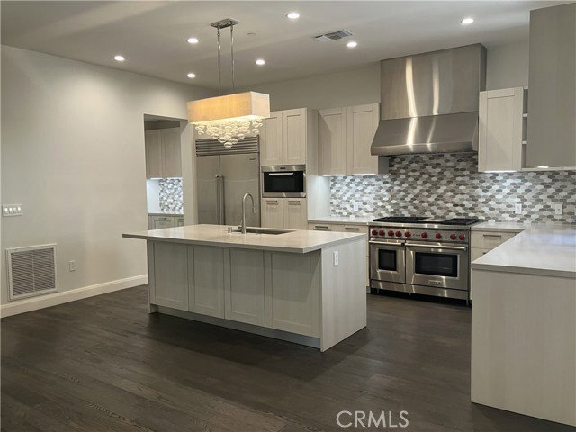 Photo - 378 W Green St