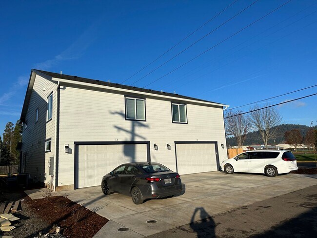 Photo - New 3 Bed / 2.5 Bath Duplex! $250 Amazon G...